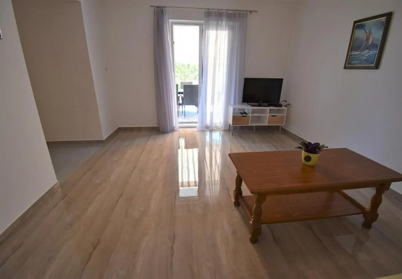 Holiday Home Branka - 80 M From Beach 维尔 0*,  克罗地亚